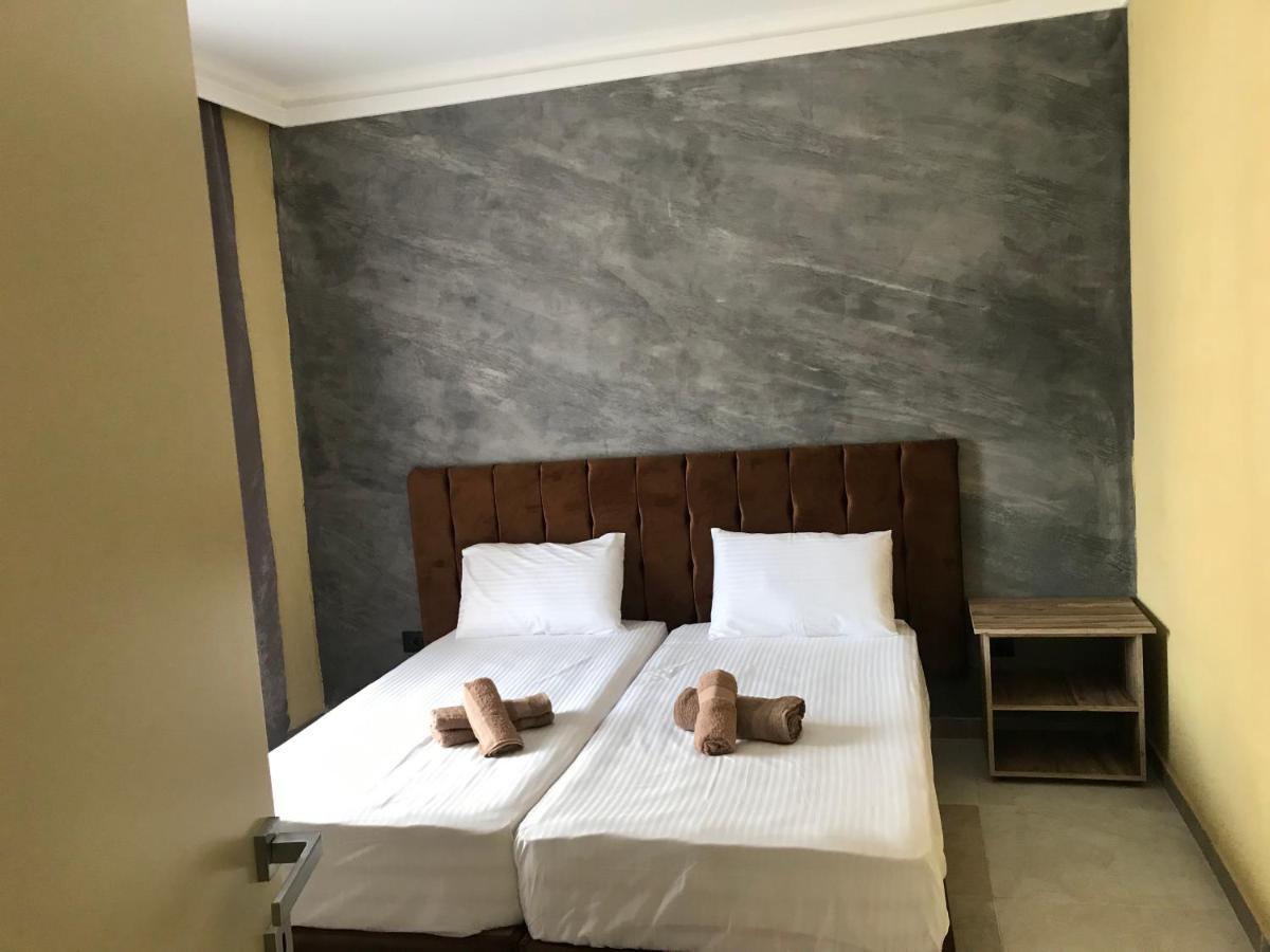 Te Bujtina Hotel- Cozy Stay With Traditional Breakfast Near Beach Golem  Dış mekan fotoğraf
