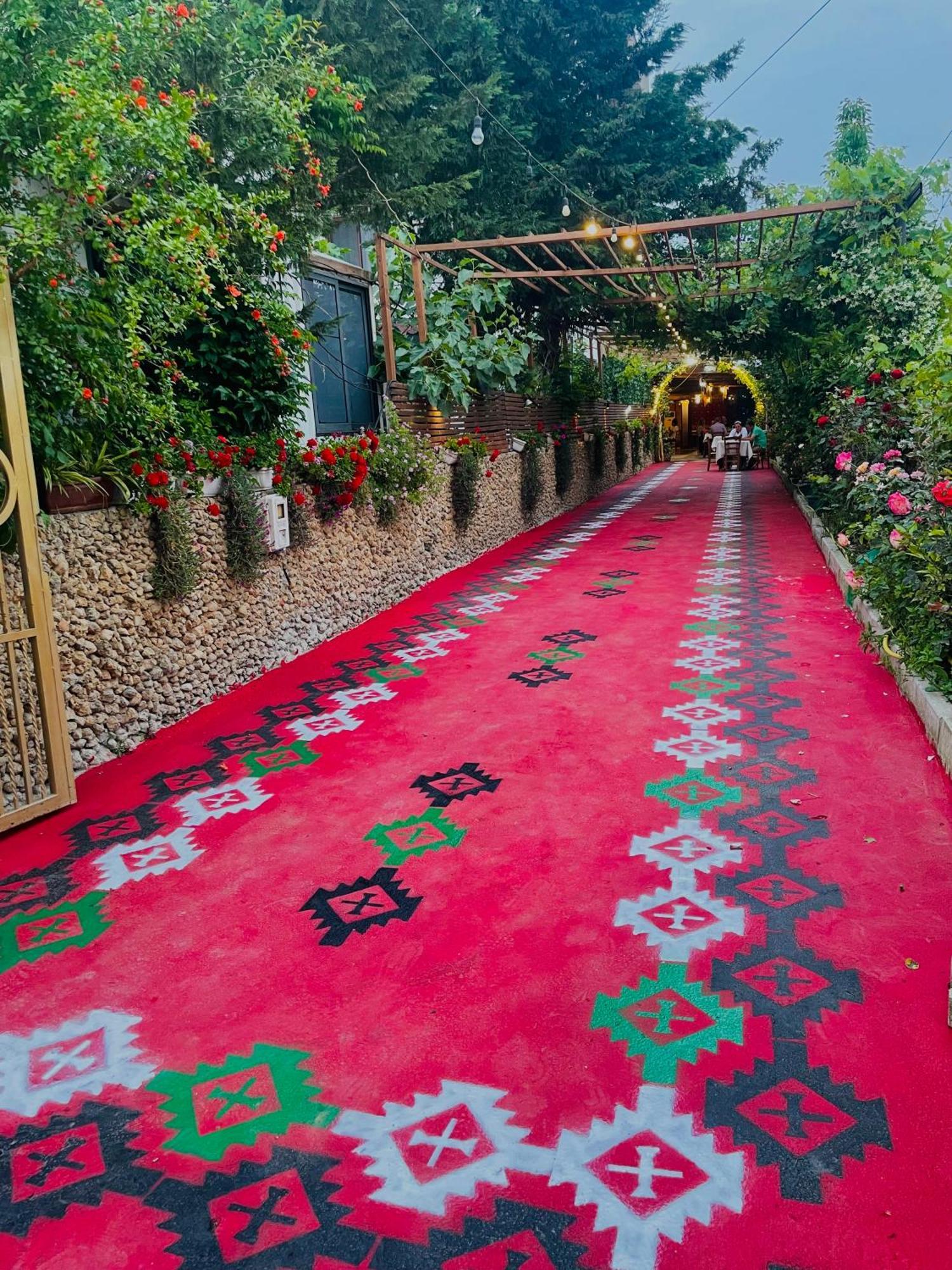 Te Bujtina Hotel- Cozy Stay With Traditional Breakfast Near Beach Golem  Dış mekan fotoğraf