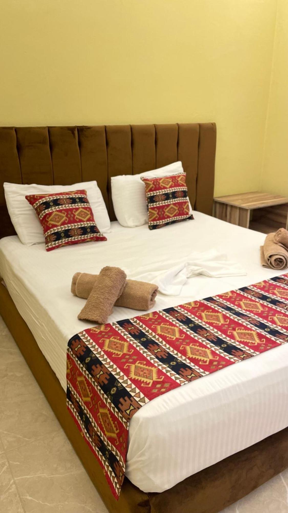 Te Bujtina Hotel- Cozy Stay With Traditional Breakfast Near Beach Golem  Dış mekan fotoğraf