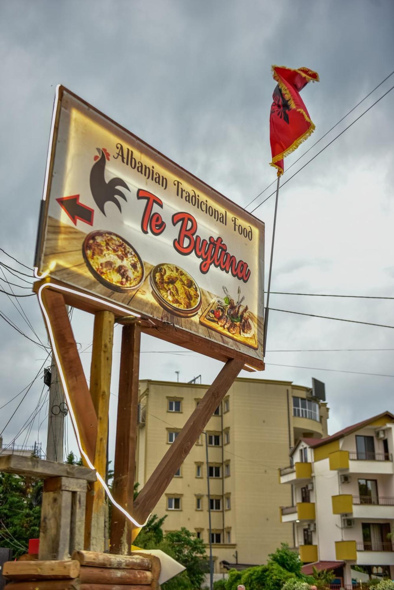 Te Bujtina Hotel- Cozy Stay With Traditional Breakfast Near Beach Golem  Dış mekan fotoğraf