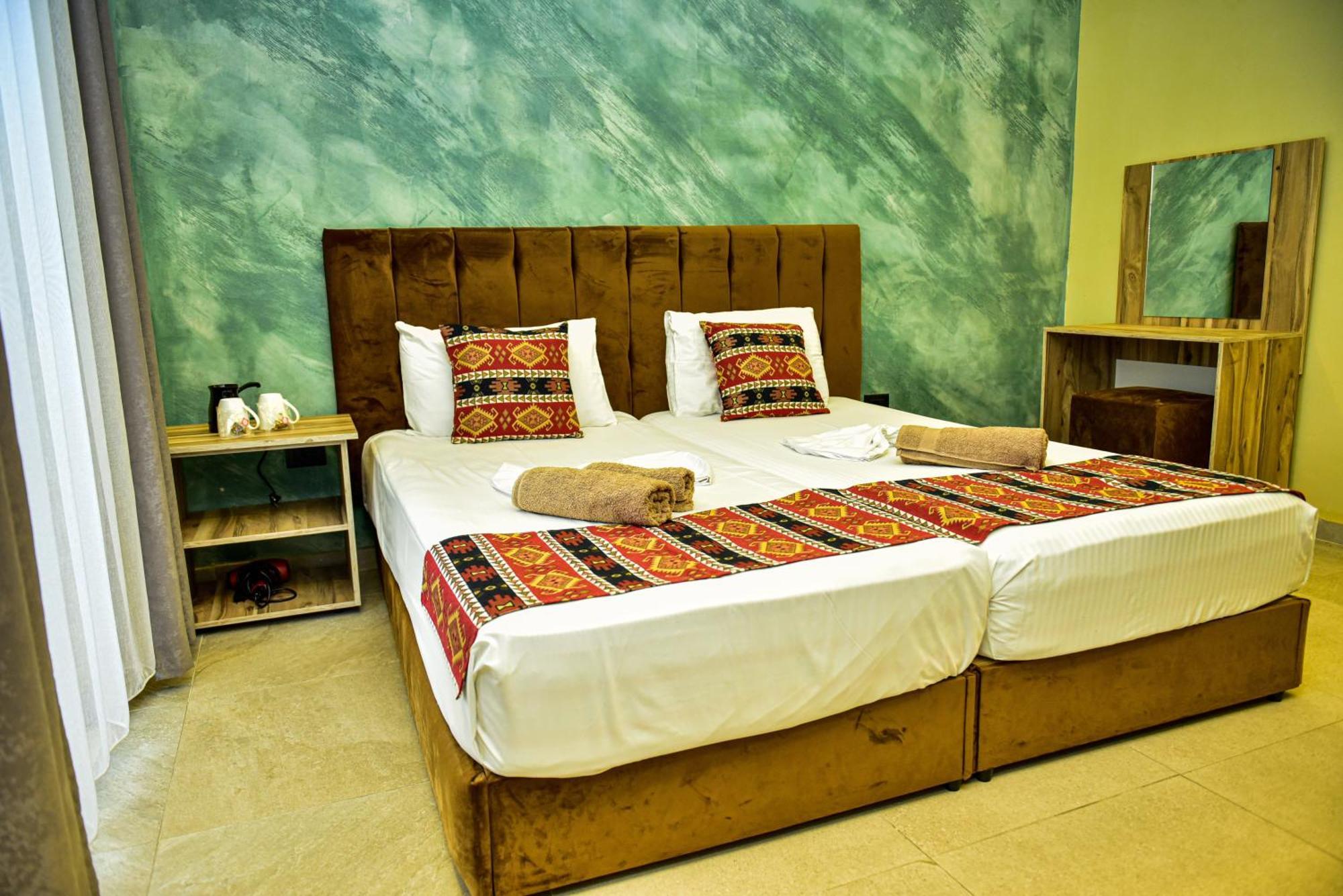 Te Bujtina Hotel- Cozy Stay With Traditional Breakfast Near Beach Golem  Dış mekan fotoğraf