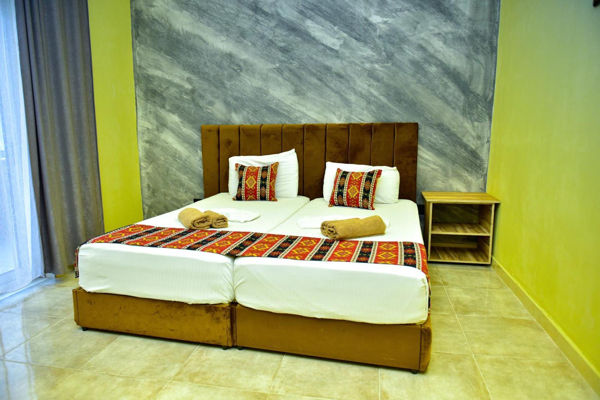 Te Bujtina Hotel- Cozy Stay With Traditional Breakfast Near Beach Golem  Dış mekan fotoğraf